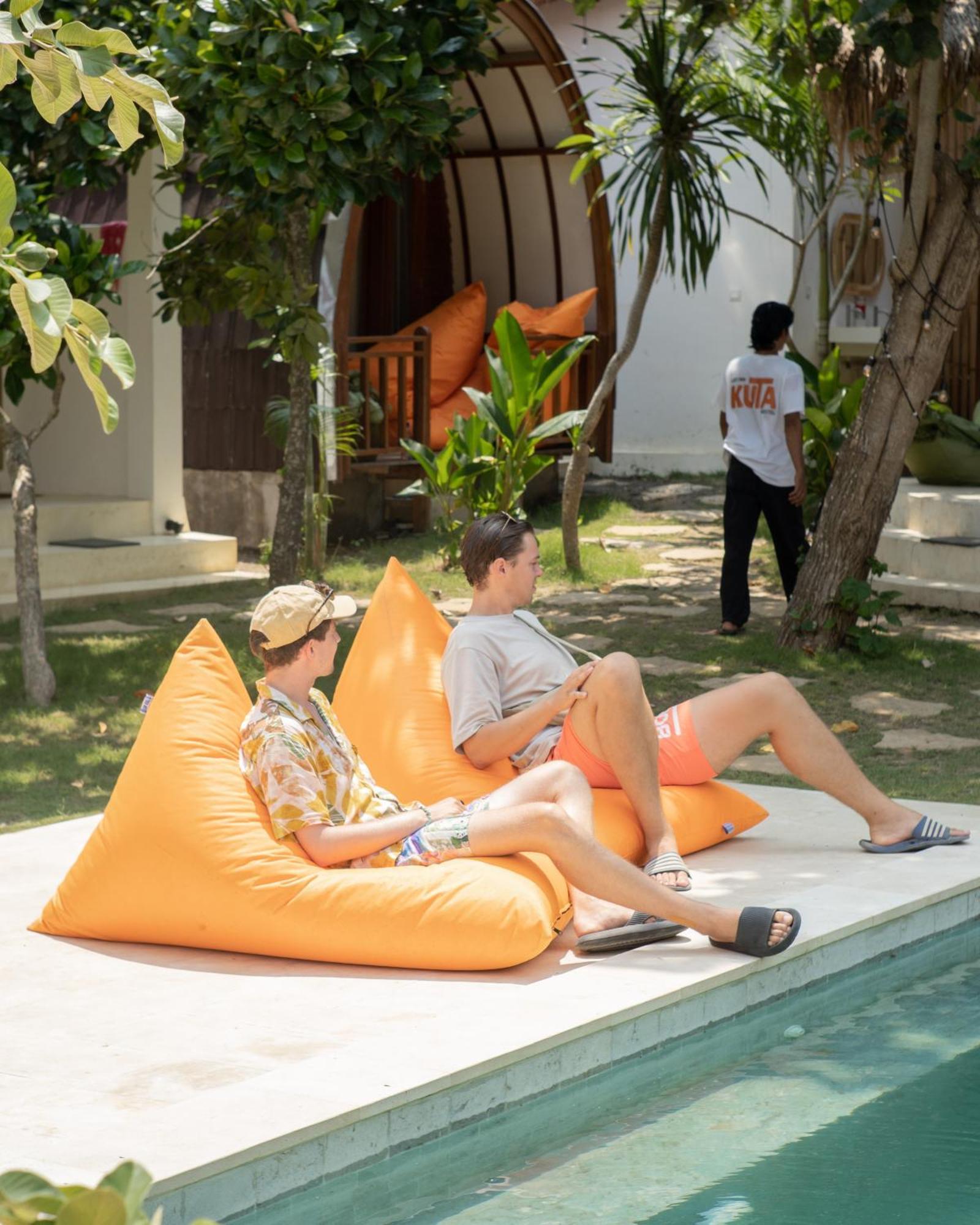 Lost Inn Kuta Capsule Hostel Exterior foto